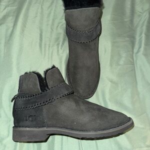 UGG Kristin Ankle Boots Shearling Lined Black Suede Size 8